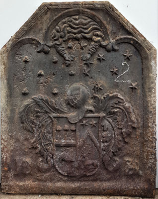 Inv.-Nr. 410   Hochzeitswappen ?/Dubois,  Kaminplatte, 68 x 85 cm, um 1634