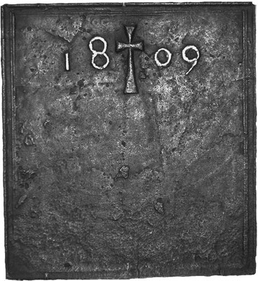  Inv.-Nr. 142   Kreuz, Kaminplatte 50 x 55 cm, Lothringen, dat. 1809 
