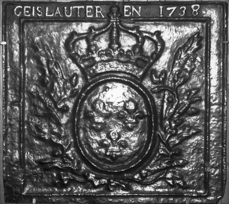  Inv.-Nr 115   Wappen Frankreich (Ludwig XV.),  Kaminplatte 54 x 52 cm, Geislautern, dat. 1738 