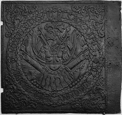 Inv.-Nr. 267   Kriegsallegorie  SOYONS TOVS FIDELS AVX ARMES - ZINSWEILLER ANNO 1770, Ofenplatte 75 x 70 cm, Zinsweiler, dat. 1770