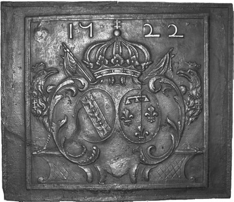  Inv.-Nr. 93   Allianzwappen Lothringen (Lepold I.) - Orleans (Elisabeth-Charlotte von Orleans), Kaminplatte 104 x 90 cm,Lothringen, dat. 1722 