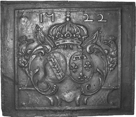  Inv.-Nr. 93   Allianzwappen Lothringen (Lepold I.) - Orleans (Elisabeth-Charlotte von Orleans), Kaminplatte 104 x 90 cm,Lothringen, dat. 1722 