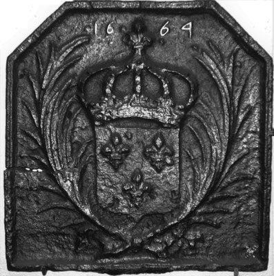  Inv.-Nr. 38   Wappen Frankreich (Ludwig XIV.),  Kaminplatte 50 x 50 cm, Lothringen, dat. 1664    