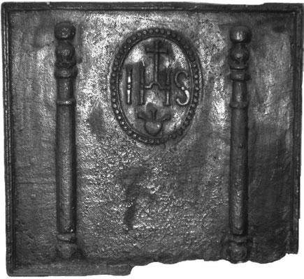 Inv.-Nr. 137   Jesusmonogramm, Kaminplatte 95 x 87 cm, Lothringen, 1. H. 18. Jh. 
