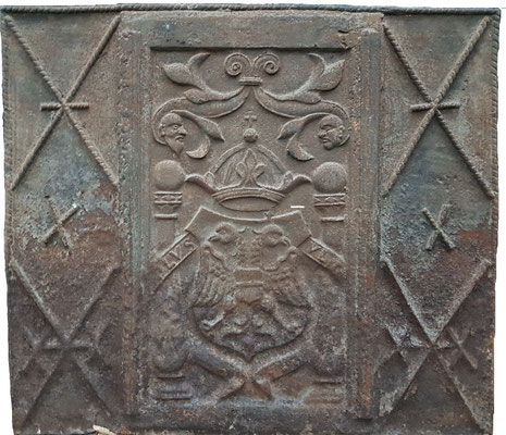 Inv.-Nr. 373   Reichsadler, Kaminplatte 107 x 89 cm, südl. Ardennen (?), ab 1520
