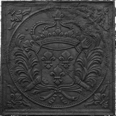 Inv.-Nr. 107   Wappen Frankreich (Ludwig XIV.), Kaminplatte 80 x 80 cm, Lothringen, um 1680