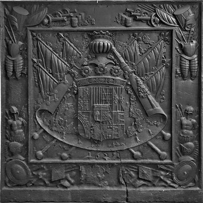 Inv.-Nr. 424   Wappen Bernard de Nogaret de La Valette, duc  d’Épernon,  Kaminplatte, 113 x 113 cm, Moyeuvre, dat. 1623