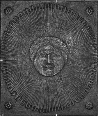 Inv.-Nr. 265   Allegorie Sonnenkönig Ludwig XIV.  Kaminplatte 49 x 57 cm, Lothringen, um 1700
