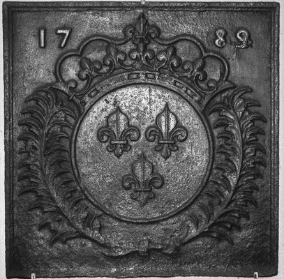  Inv.-Nr 122   Wappen Frankreich (Ludwig XV.),  Kaminplatte 53 x 53 cm, Lothringen, dat. 1789 