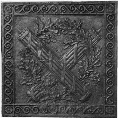 Inv.-Nr. 336   Liktorenbündel,  Kaminplatte 65 x 65 cm, Hayange, um 1800