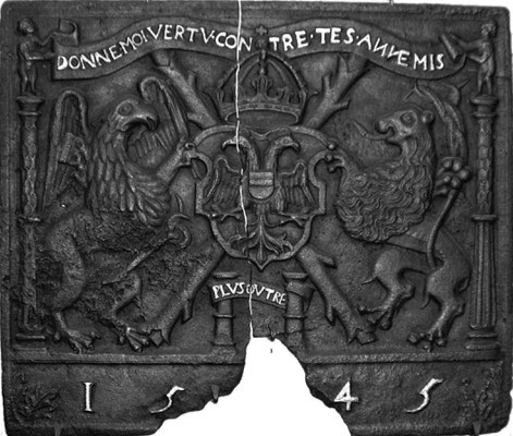Inv.-Nr. 2   Reichsadler Karl V., Kaminplatte, 107 x 89 cm, südl. Ardennen, dat. 1545