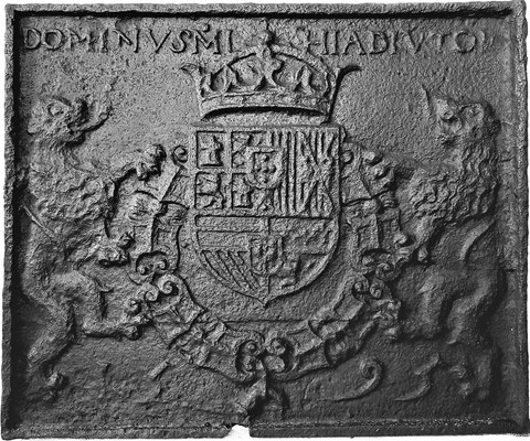 Inv.-Nr. 8   Wappen Spanien Philipp II., Kaminplatte 75 x 63 cm, Villerupt, dat. 1595