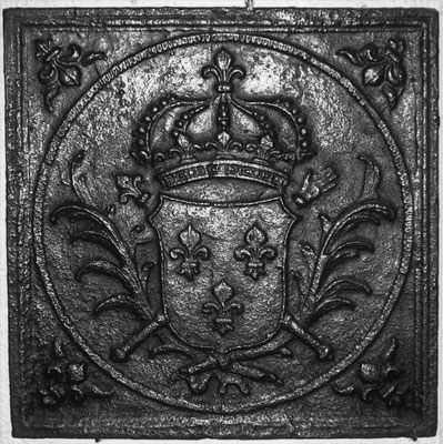 Inv.-Nr. 105   Wappen Frankreich (Ludwig XIV.),  Kaminplatte 53 x 53 cm, Lothringen, um 1690