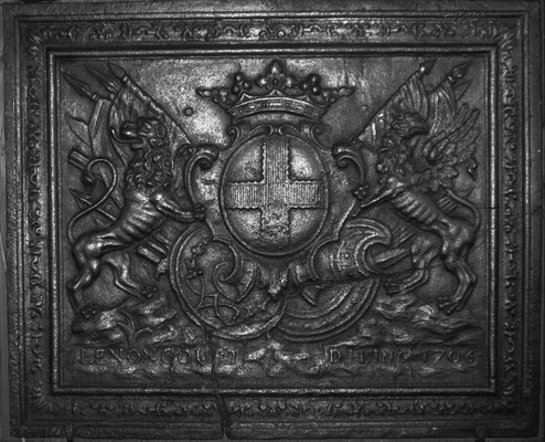 Inv.-Nr. 46   Wappen Charles Henri Gaspard de Lenoncourt-Blainville, Kaminplatte 92 x 76 cm, Dillingen, dat. 1706