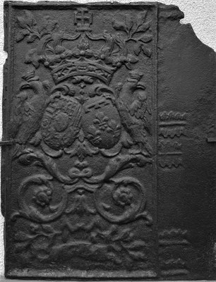  Inv.-Nr. 91   Allianzwappen Lothringen (Lepold I.) - Orleans (Elisabeth-Charlotte von Orleans),  Ofenplatte 61 x 80 cm, Neunkirchen(?), um 1700 
