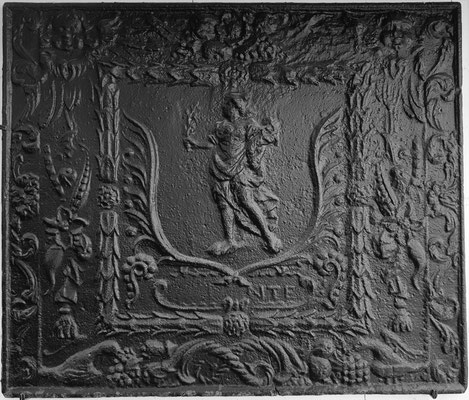 Inv.-Nr. 322   Pomona/Pax, Kaminplatte 84 x 71 cm, Quint, nach 1683
