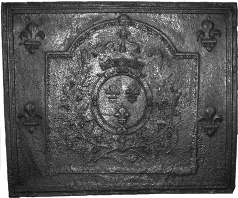 Inv.-Nr. 102   Wappen Frankreich (Ludwig XIV.),  Kaminplatte 98 x 81 cm, Lothringen, um 1680