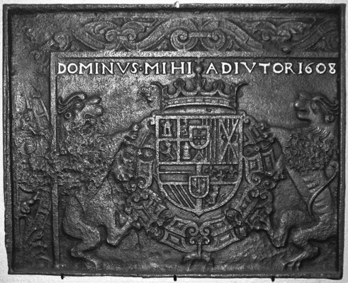 Inv.-Nr. 10   Wappen Spanien Philipp III., Kaminplatte 88 x 70 cm, Villerupt, dat. 1608