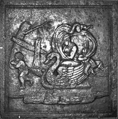 Inv.-Nr. 349   Schwanenschlitten, Kaminplatte 72 x 72 cm, Lothringen, 18. Jh.