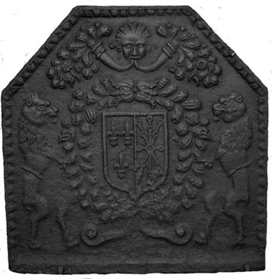  Inv.-Nr. 18   Allianzwappen Frankreich-Navarra (Heinrich IV.),  Kaminplatte 71 x 72 cm, Lothringen, 2. H. 16. Jh. 