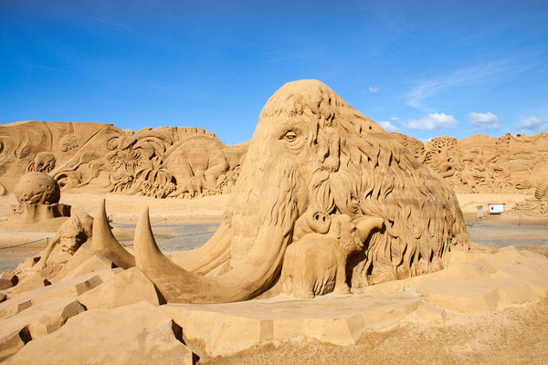  Internationales Sandskulpturfestival 2015 in Søndervig - Dinosaurier und andere prähistorische Tiere