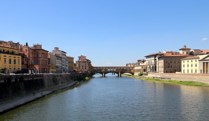 Ponte Vecchio - Die älteste und schönste Brücke über den Arno ist die Ponte Vecchio (Alte Brücke), fertiggestellt nach zwölfjähriger Bauzeit im Jahr 1345.
