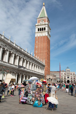 Der in Venedig stehende Markusturm (italienisch Campanile di San Marco) ist der Campanile (Glockenturm) des Markusdoms. Seine Höhe beträgt 98,6 Meter.