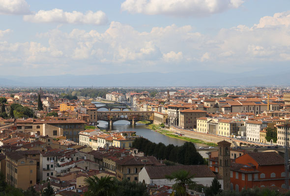  Ein Must-see in Florenz - Piazzale Michelangelo - Der Platz hoch über der Stadt bietet eine großartige Aussicht auf Florenz. Er entstand, als Italien ein Königreich und Florenz seine Hauptstadt war. 