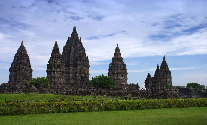 Prambanan ist die größte hinduistische Tempelanlage Indonesiens und befindet sich etwa 18 km östlich von Yogyakarta - seit 1991 UNESCO Weltkulturerbe      
