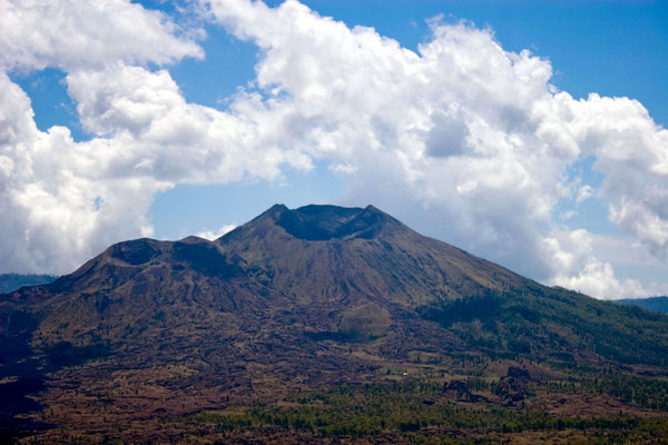Gunung Agung.- der größte aktive Vulkan der Insel - ca. 3142 Meter hoch