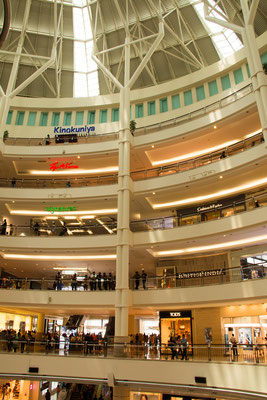 Suria KLCC - Das Shopping Center liegt in den unteren Etagen der Petronas Twin Towers.