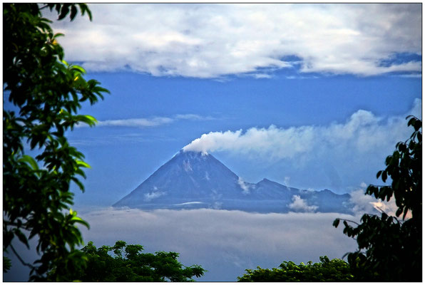 Blick auf den aktiven Vulkan Merapi