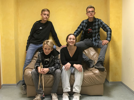 Fotosession auf dem Wartesofa in der Elsässerallee 1 - Dezember 2022