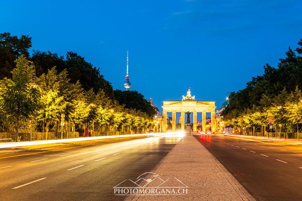 Strasse des 17. Juni mit Brandenburger Tor - Berlin 2019