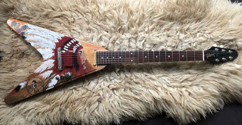 Gibson Melody Maker V, modifiziert. Bemalung: Johanna Möller