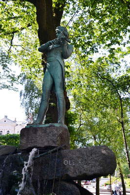 Grieg-Statue