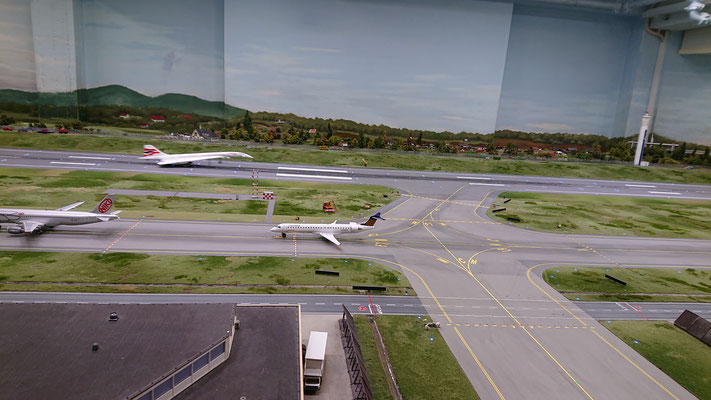 hier fliegt sogar noch die Concorde
