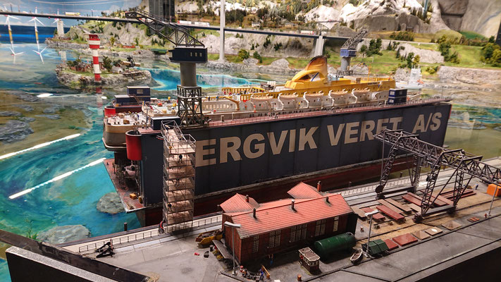 ... mit Werft