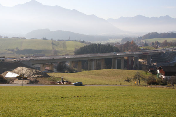 Talbrücke Bergen – Bundesautobahn A 8
