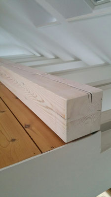 Alter Dachbalken weiss lasiert 