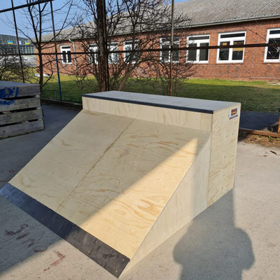 Wallride Obstacles Skaten Scootern 