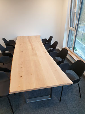 Konferenztisch Birke massiv und Stahlgestell 