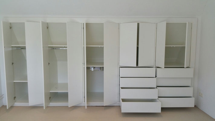 Großer Dachschrägen Kleiderschrank, Fronten alle Tip On