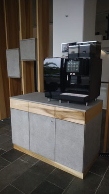 Kaffeetresen Beton und Whitewood massiv 