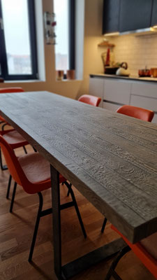 Betontisch mit Rohstahlrahmen Untergestell 