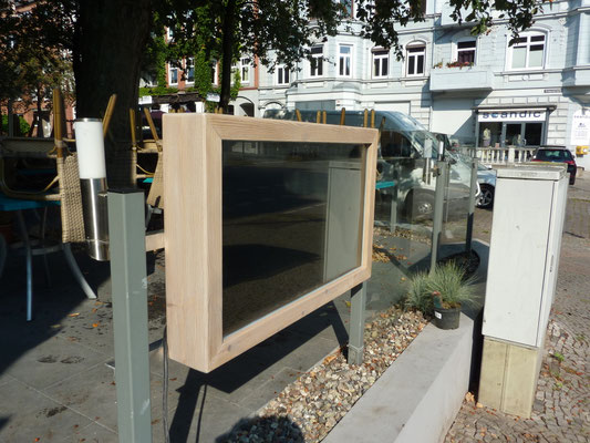 Schautafel Restaurant, mit hellem Holz
