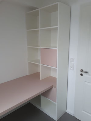Homeoffice weiss matt und Linoleum rosa 