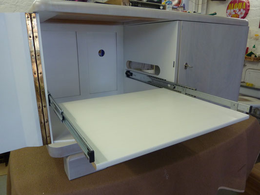 Plattenspieler in Sideboard