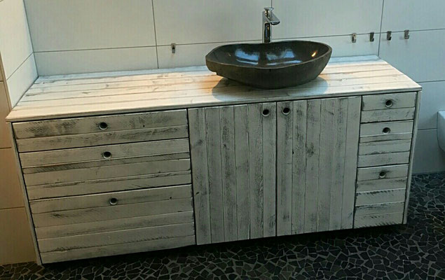 Waschtisch aus Massivholz 