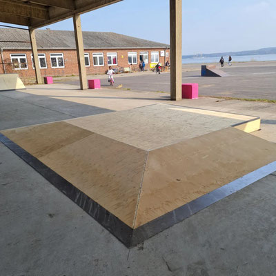 Flat Obstacles skateboarding, Ramp von vier seiten befahrbar